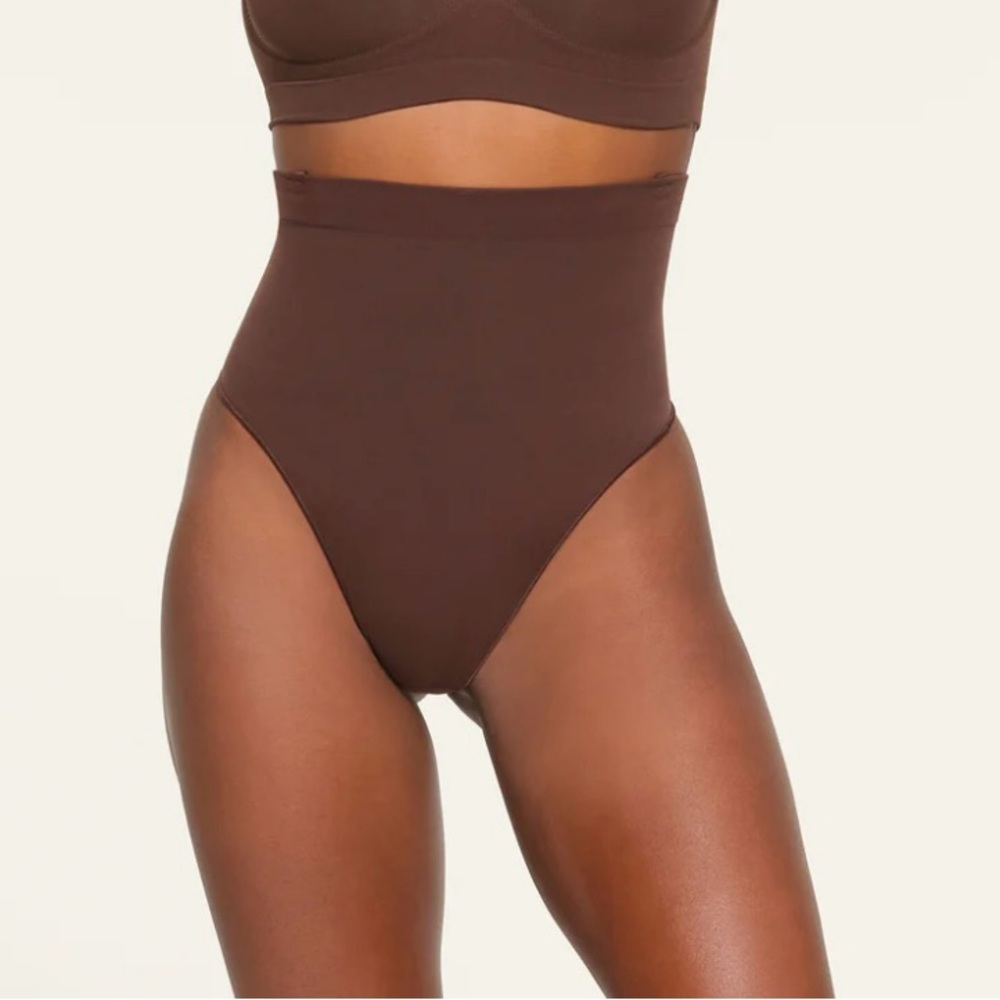 NWOT SKIMS Core Control High Waisted Thong- Cocoa size Small-
